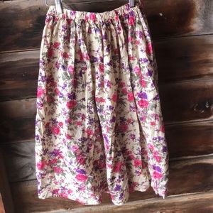 Full skirt in pink and purple floral / medium